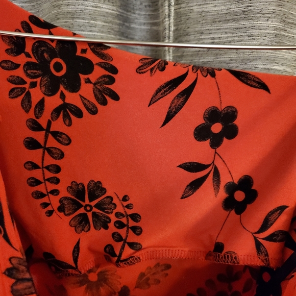 Parallel Off One Shoulder Flower Ruffle Blouse Red - Picture 6 of 6